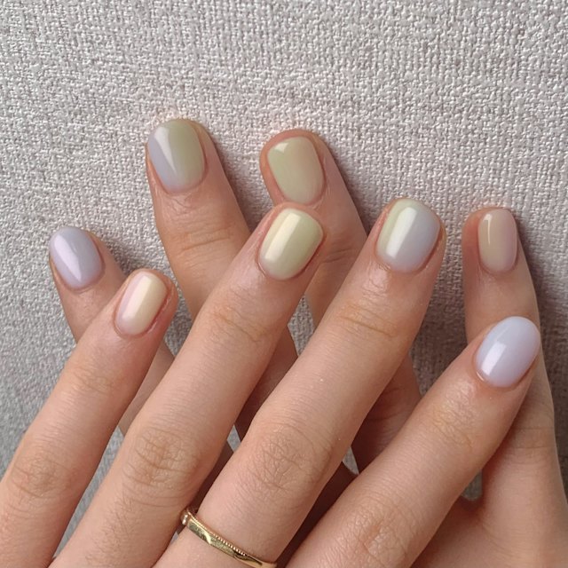 Uñas con diseño en tonos pastel